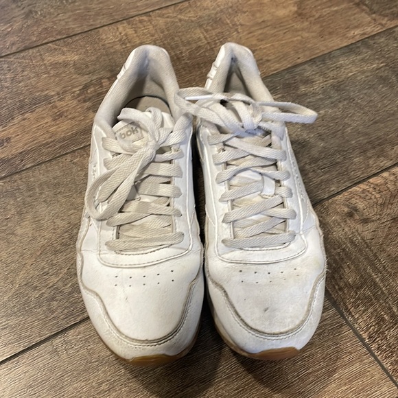 Classic white Reebok sneaker. Size 6.5 - Picture 3 of 6
